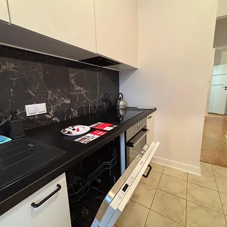 Superapart Dembowskiego 17 ורשה